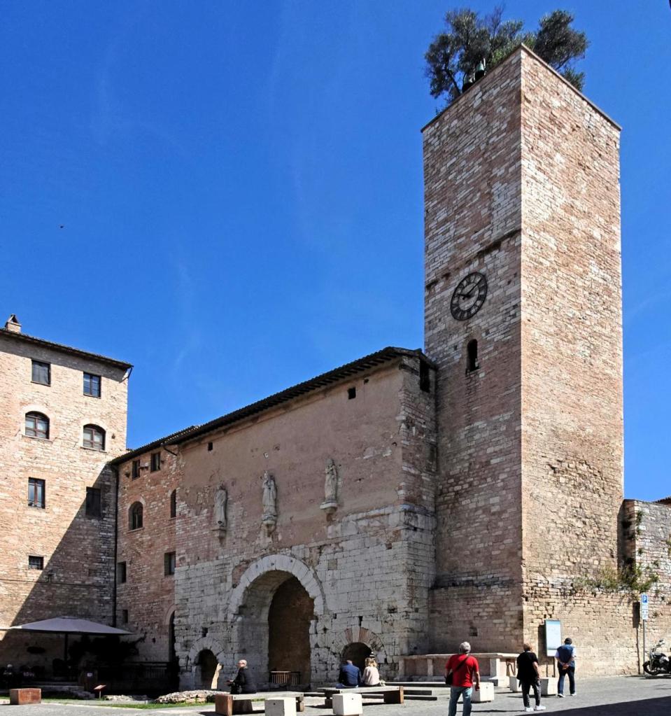 Spello: Porta Consolare (2025)
