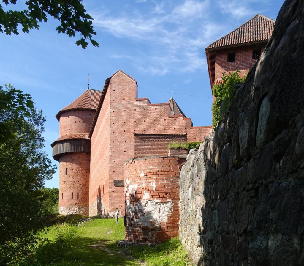 Treyden [lett. Turaida]: Burg Blick zum Halbrunden Turm (2025)
