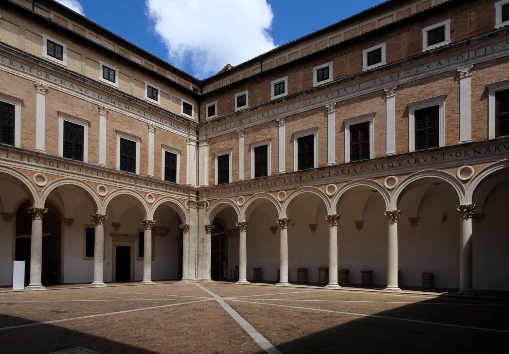 Urbino: Herzogspalast Ehrenhof (2025)