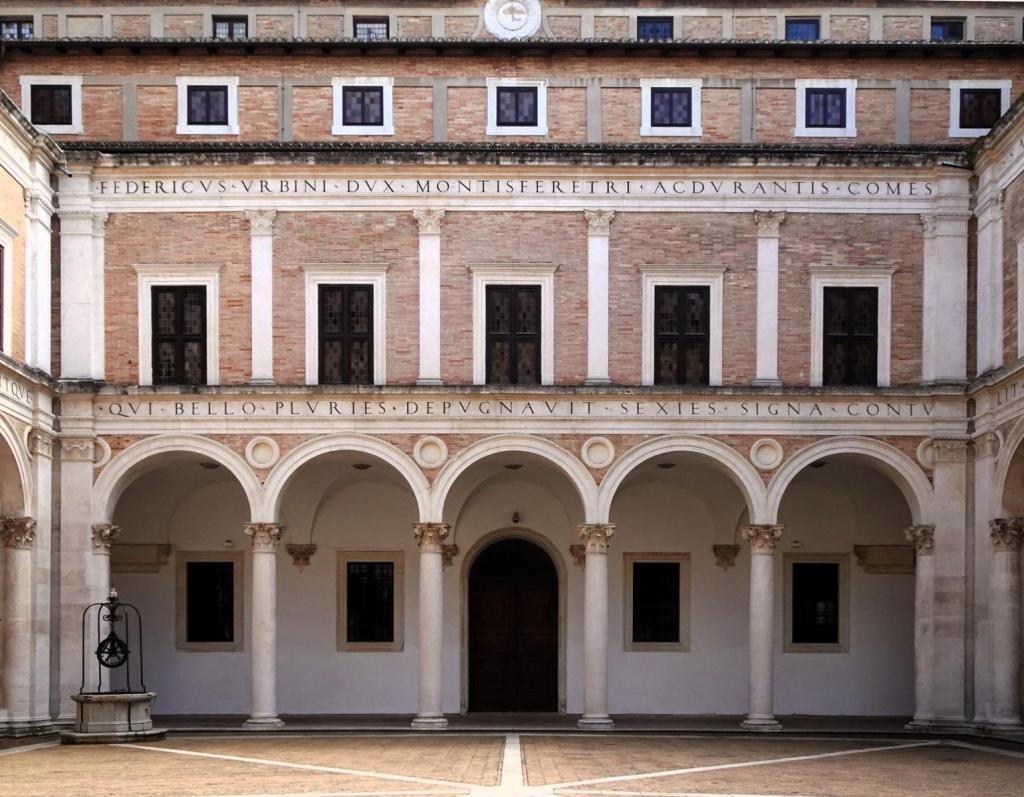 Urbino: Herzogspalast Ehrenhof (2025)
