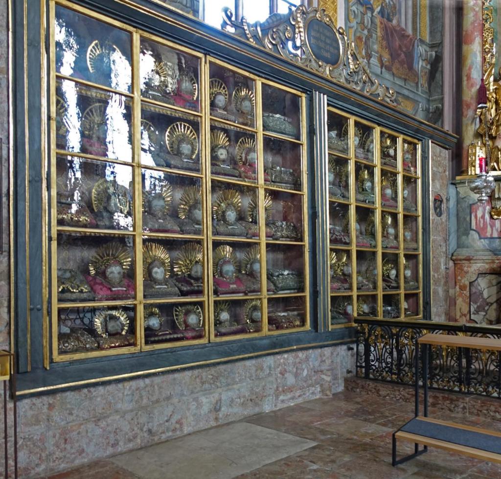 Hall: Stadtpfarrkirche Reliquiensammlung in der Waldaufkapelle (2025)