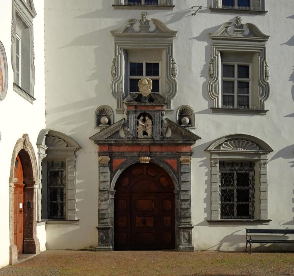 Hall: Damenstift (2025)