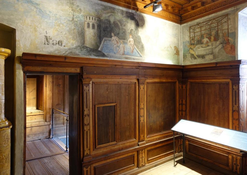 Schloss Ambras: Hochschloss Ankleidekammer vor dem Bad der Philippine Welser (2025)