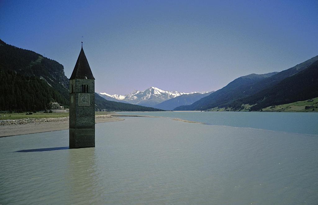 Reschen-See mit Blick zum Ortler (1988)