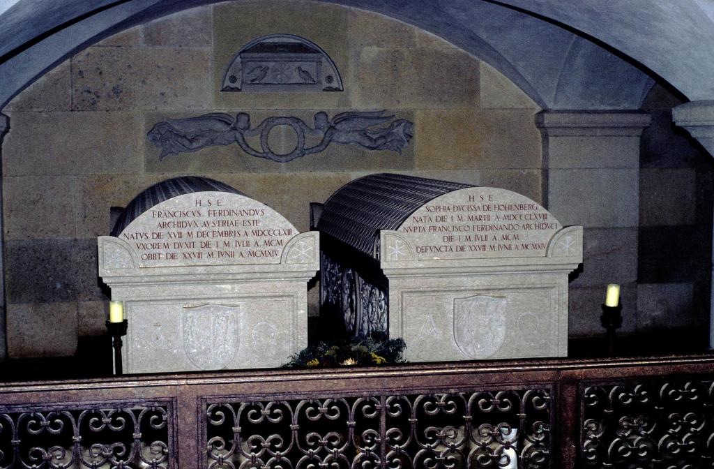 Artstetten: Schloss Sarkophage des Thronfolgers Franz Ferdinand und Gemahlin (1987)