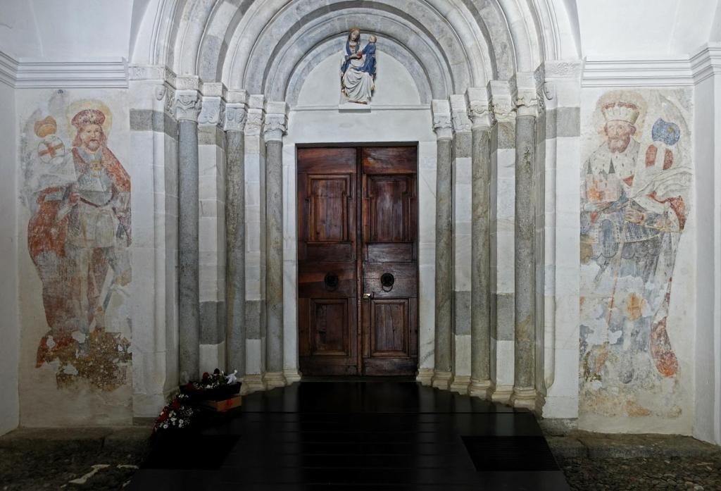 Kloster Marienberg Portal der Klosterkirche (2025)
