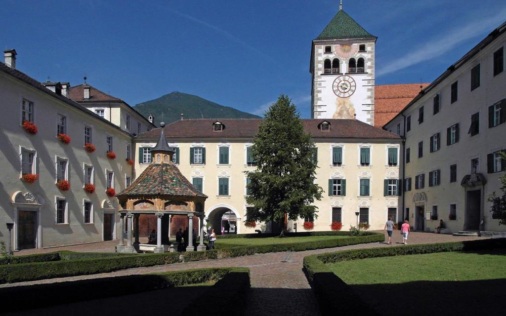 Kloster Neustift: Klosterhof (2017)