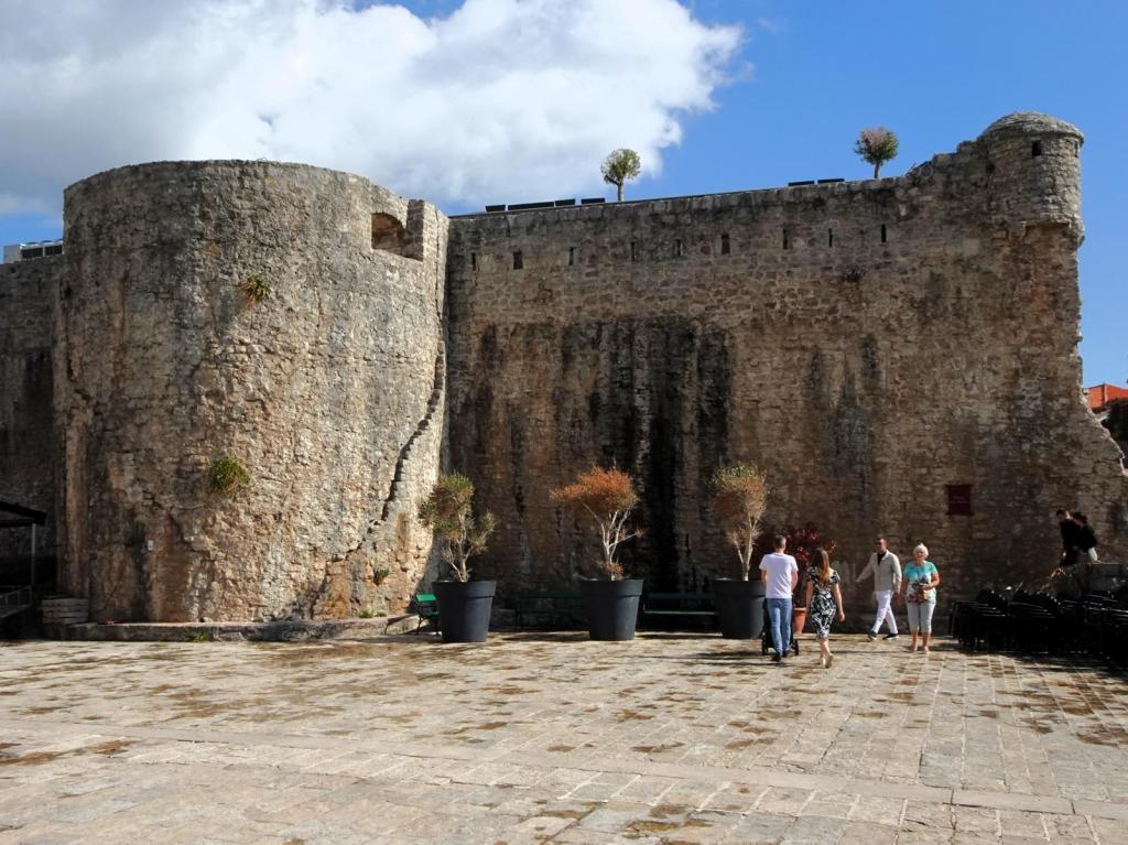 Budva: Stadtmauer (2025)