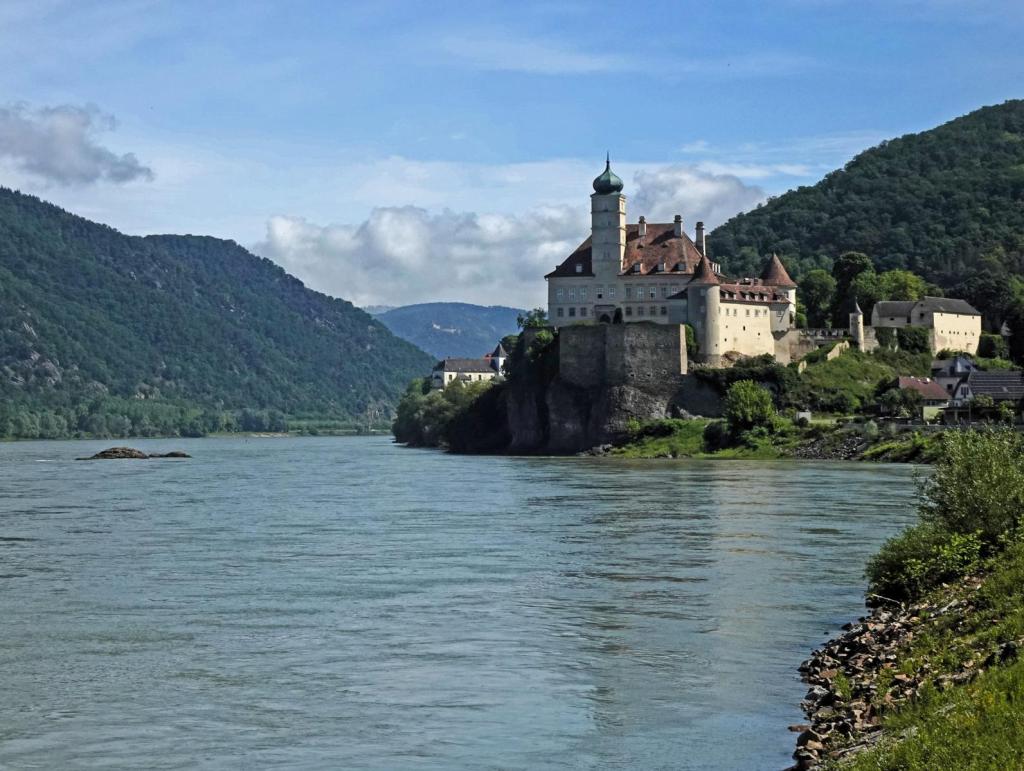 Schönbühel: Schloss (2024)