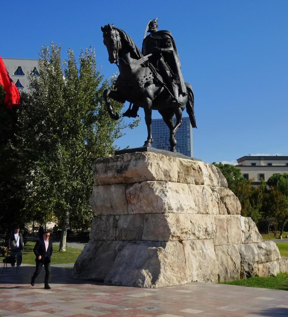 Tirana: Skanderbeg-Denkmal (2025)