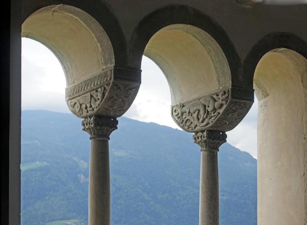 Burg Tirol: Fenster am Unteren Saal im Südpalas (2025)