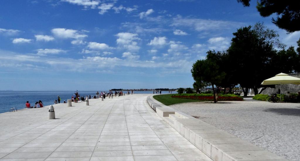 Zadar: Promenade, Blick zu der Wasserorgel (2016)