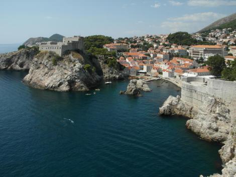 Dubrovnik: Blick von der Stadtmauer zur Lovrijenac-Festung (2015)