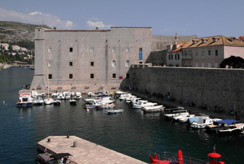 Dubrovnik: Blick von der Stadtmauer zur Johannesfestung (2015)