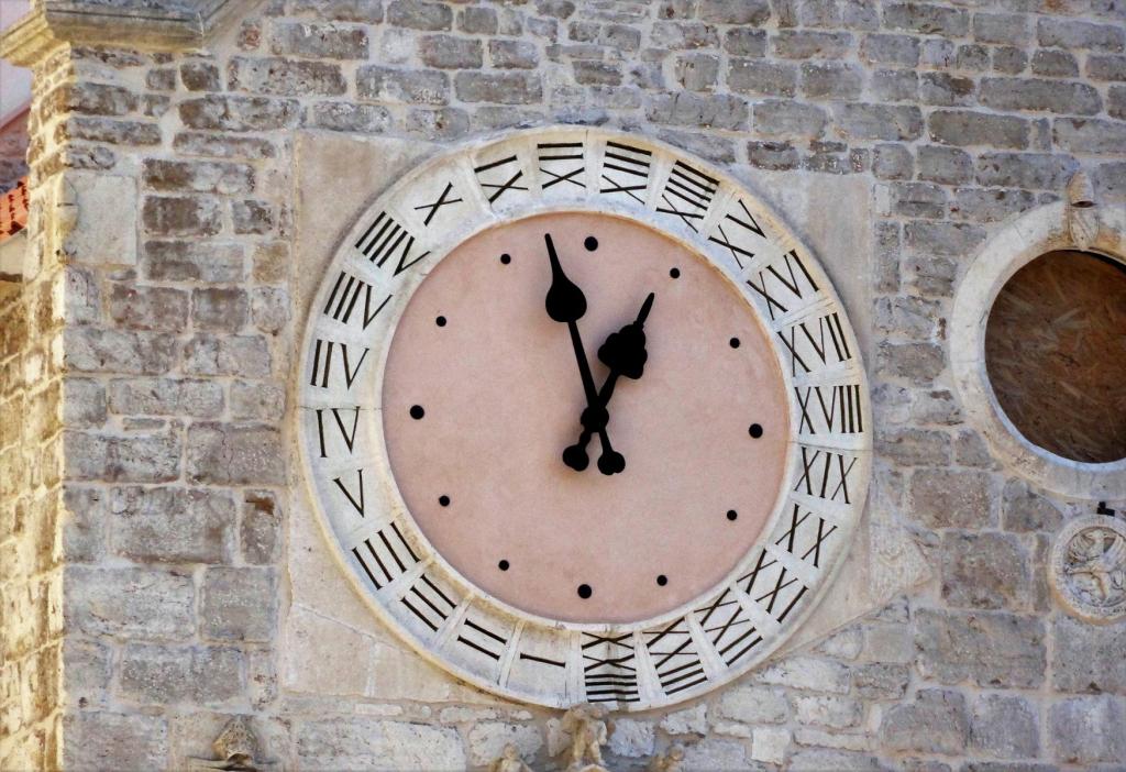 Sibenik: Barbarakirche Uhr (2015)