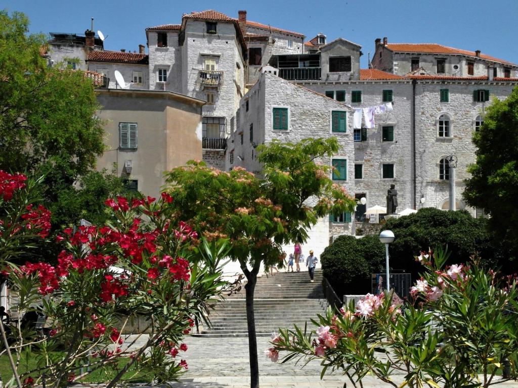 Sibenik: Blick zur Dalmatinac-Statue [rechts] (2016)