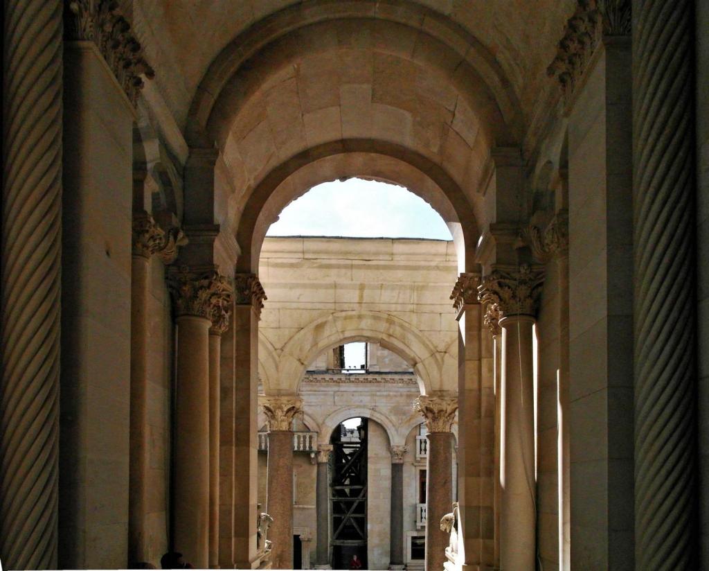 Split: Diokletianspalast Kathedrale Blick vom Glockenturm zum Peristyl (2016)