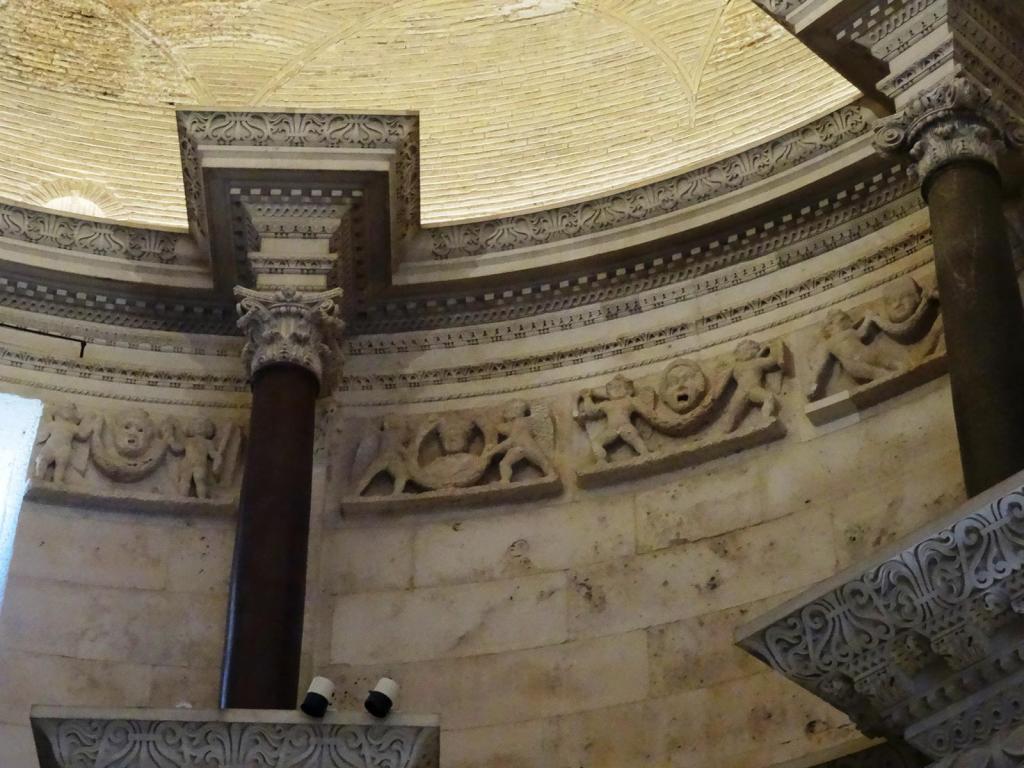 Split: Diokletianspalast Kathedrale Fries (2016)