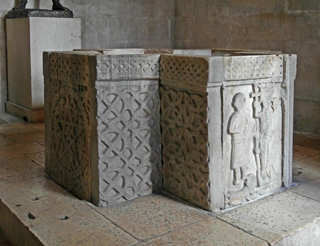 Split: Diokletianspalast Jupitertempel [später Baptisterium] Taufbecken (2016)