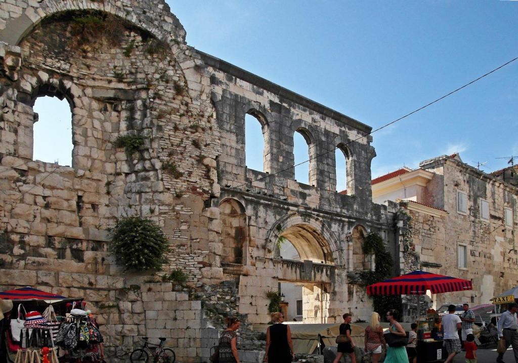 Split: Diokletianspalast Porta Argentea Osttor (2016)