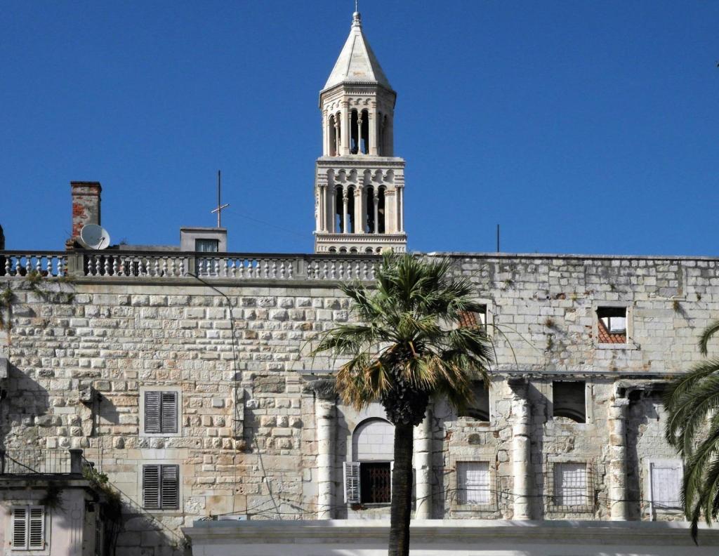 Split: Diokletianspalast Südmauer mit Seetor (2016)