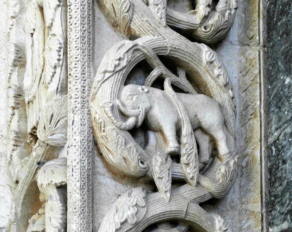 Trogir: Kathedrale Portal (2016)