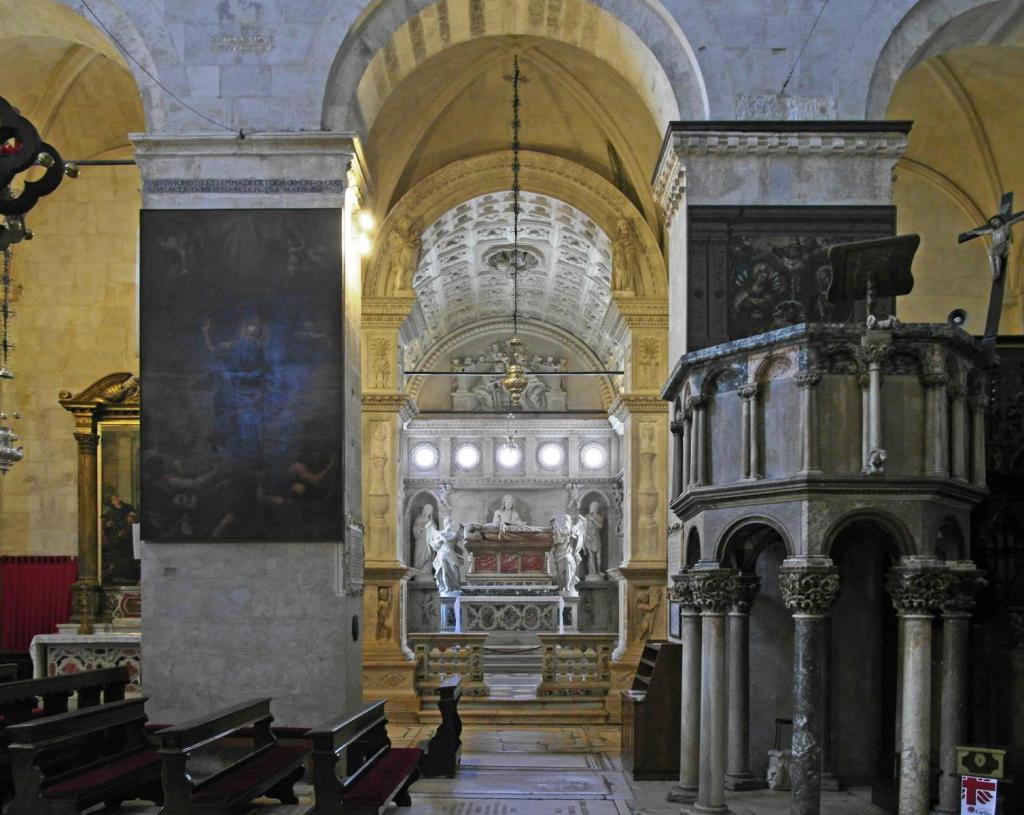 Trogir: Kathedrale Johanneskapelle und Kanzel (2016)