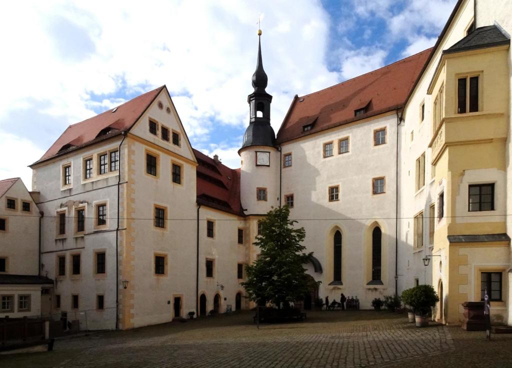 Colditz: Schloss Fürstenhof - Kellerhaus und Kirchenhaus, rechts Altan des Fürstenhauses (2026)