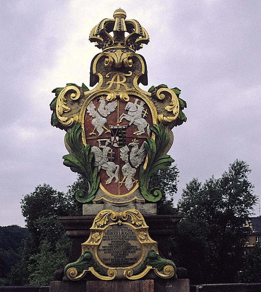 Grimma: Wappenstein auf der Pöppelmannbrücke über die Mulde (1992)