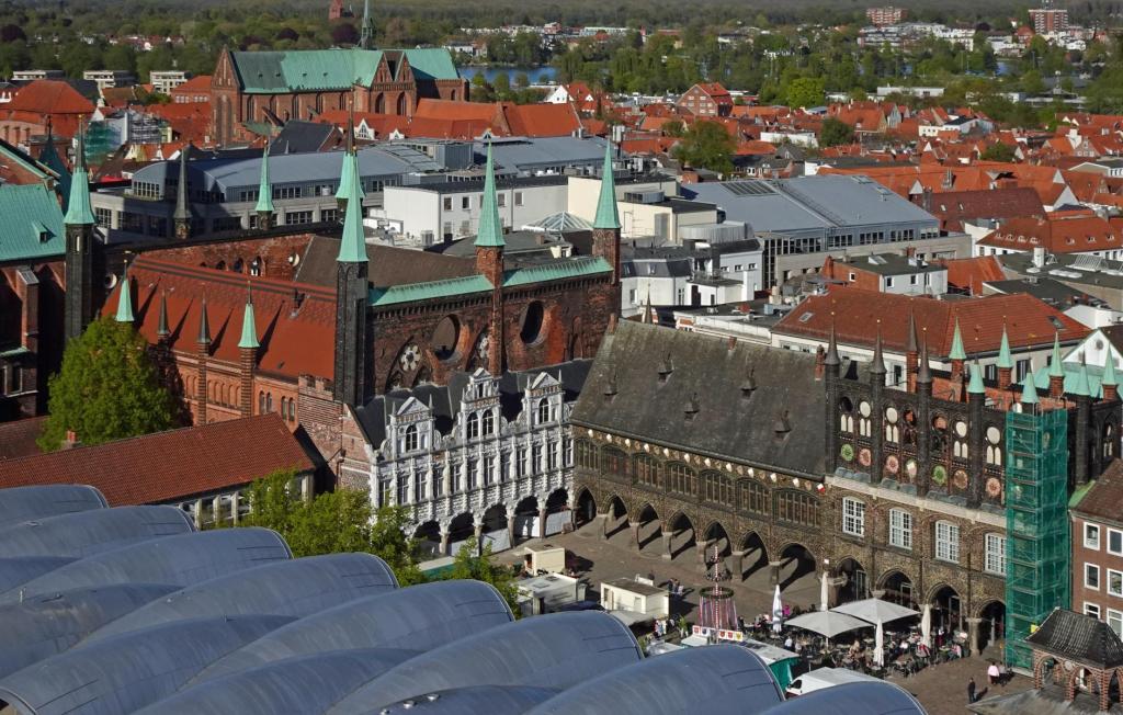 Lübeck: Rathaus [Blick vom Petrikirchturm] (2026)