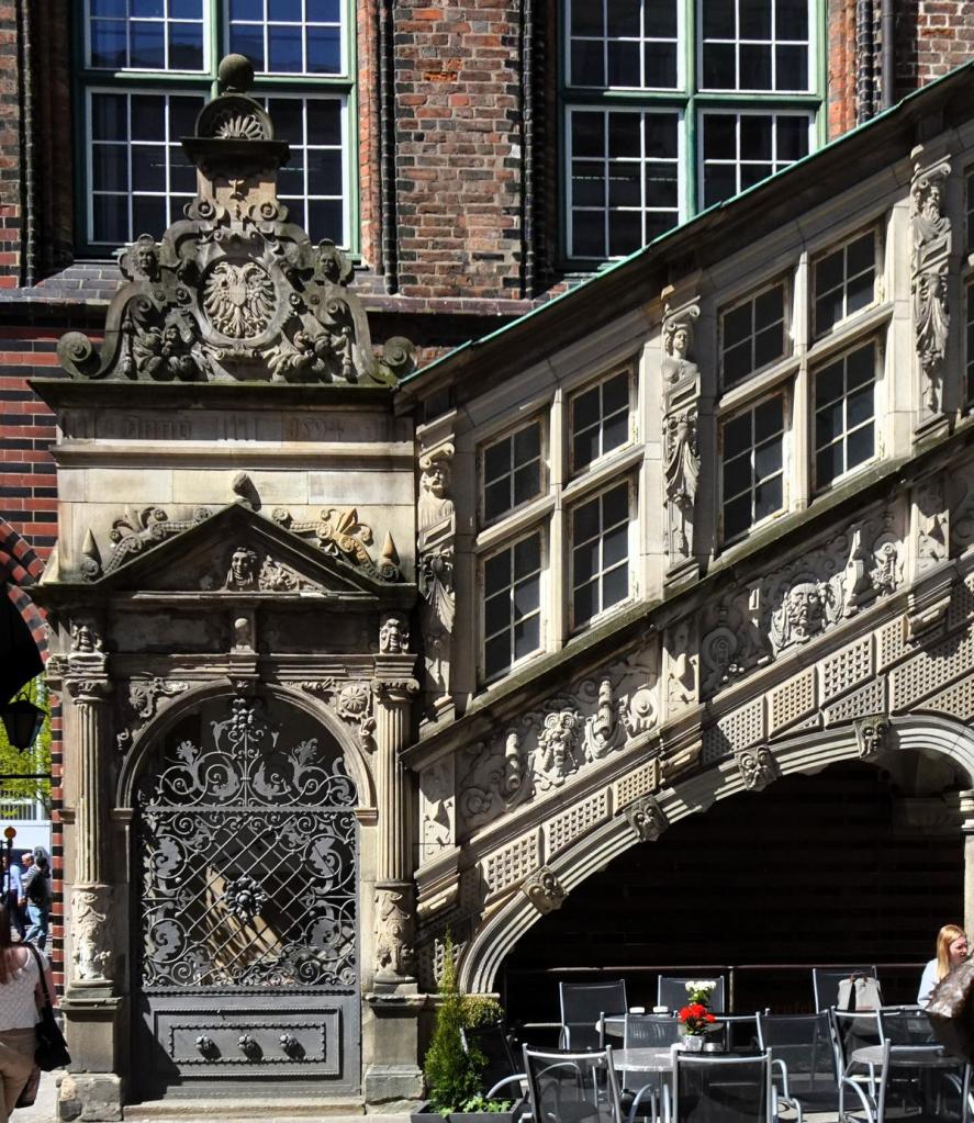 Lübeck: Rathaus [Ostseite] - Treppe am Kriegsstubenbau = Neues Gemach (2026)