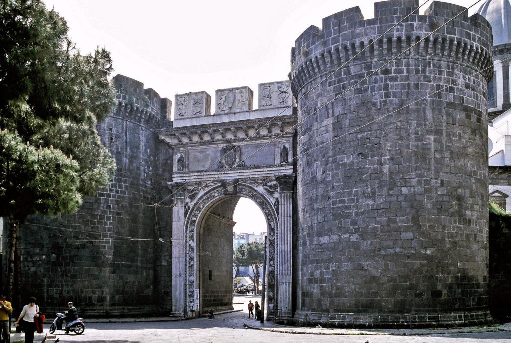 Neapel: Porta Capuano (2000)