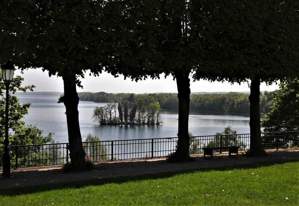 Plön: Blick vom Schloss auf den Großen Plöner See (2023)