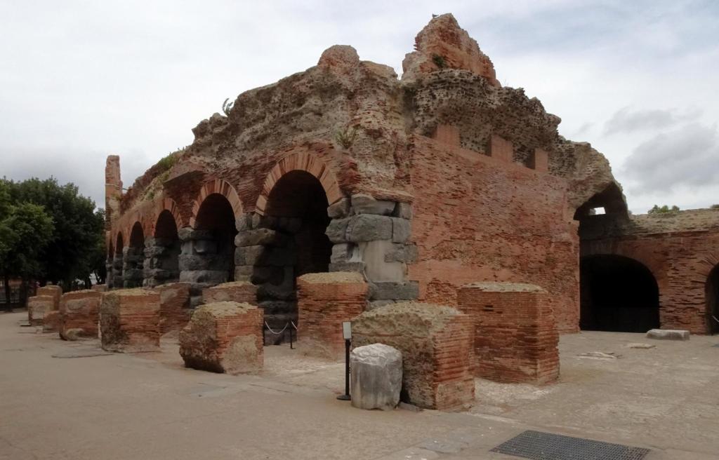 Pozzuoli: Amphitheater (2026)