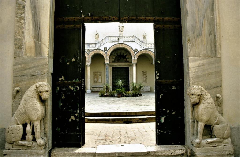 Salerno: Dom Blick in den Vorhof (2000)