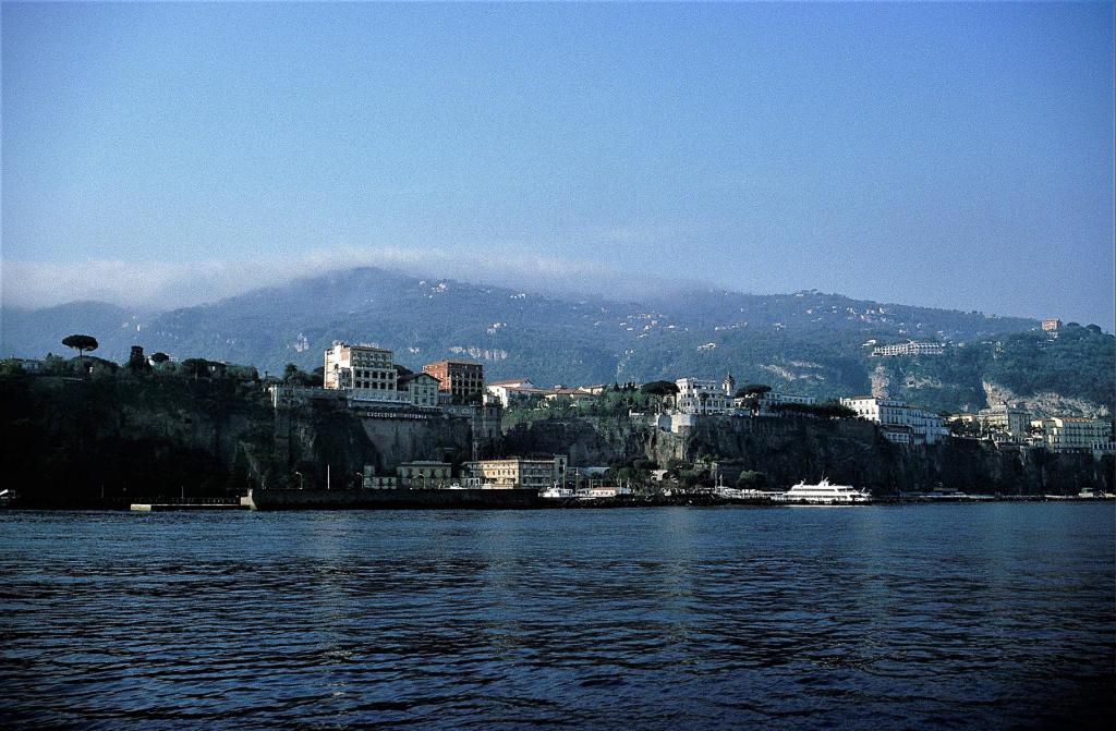 Sorrent (2000)