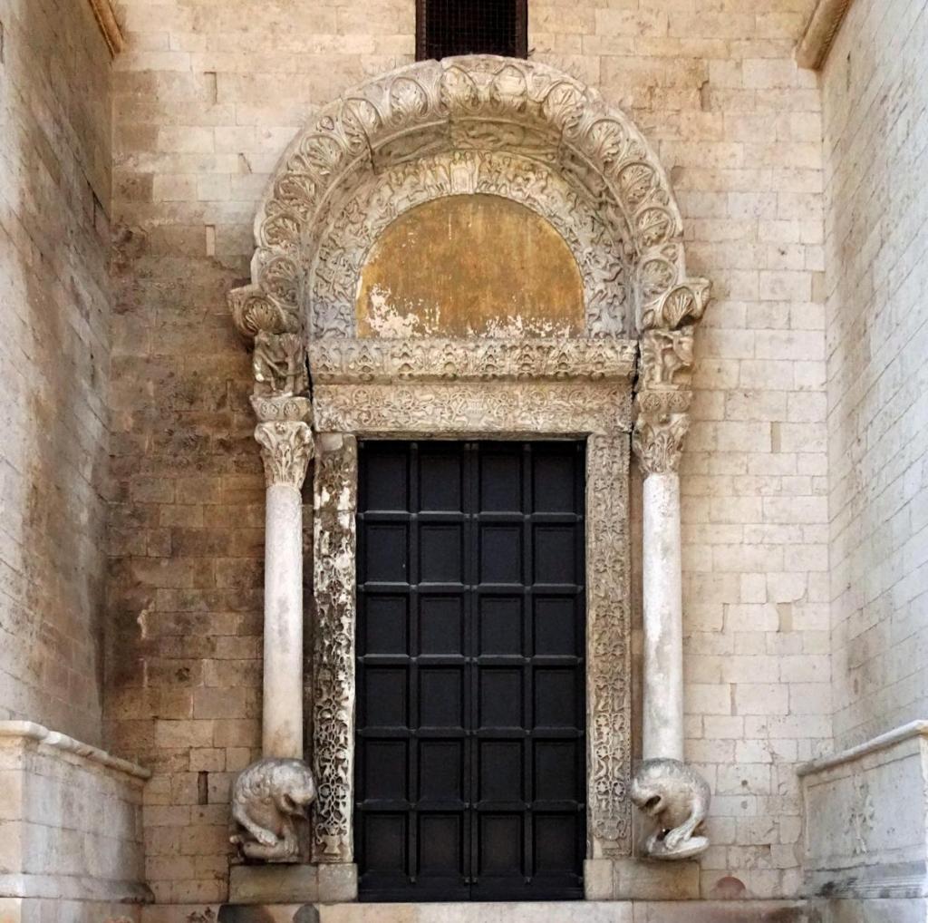 Bari: Nikolausbasilika Löwenportal (2026)