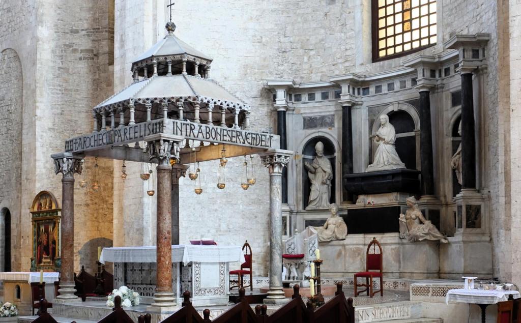 Bari: Nikolausbasilika Ziborium und Grabmal der Bona Sforza (2026)