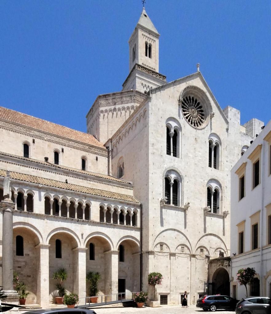 Bari: Kathedrale Südfassade mit Querhaus (2026)