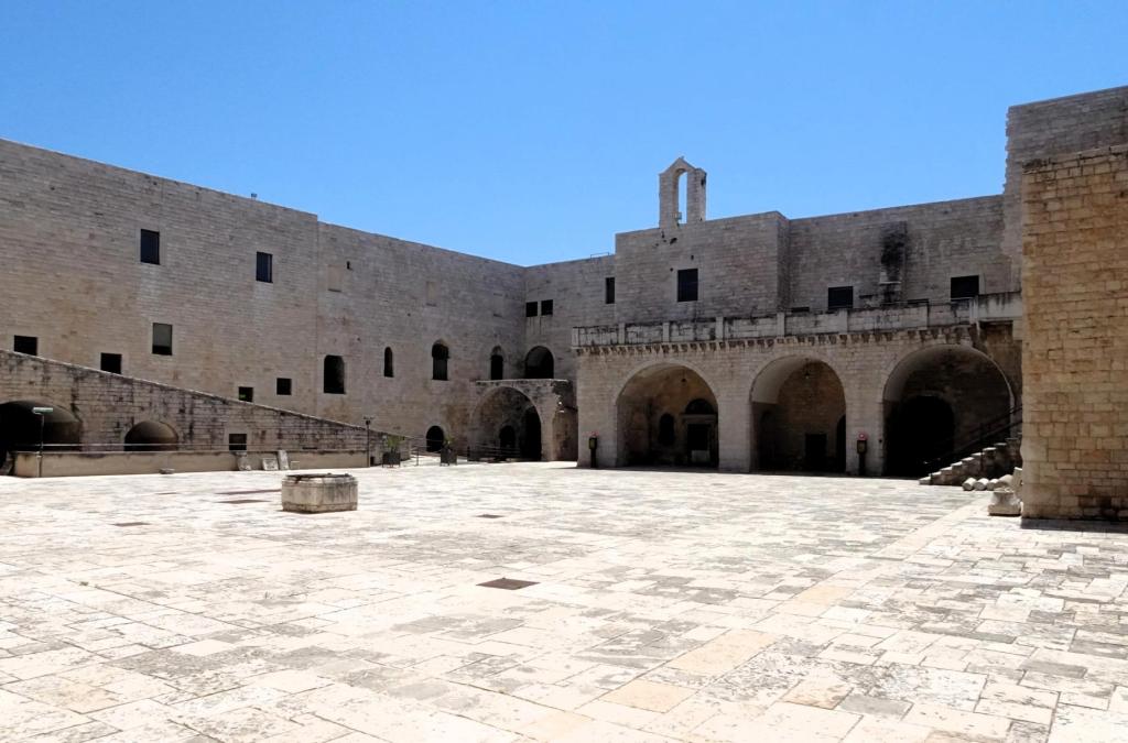 Barletta: Kastell Innenhof (2026)