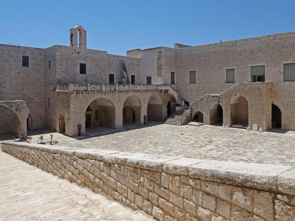 Barletta: Kastell Innenhof (2026)