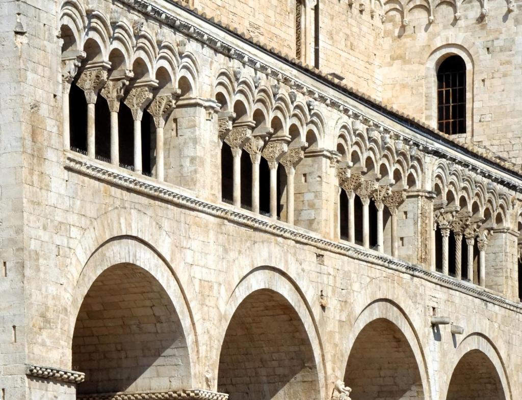 Bitonto: Kathedrale Südfassade (2026)