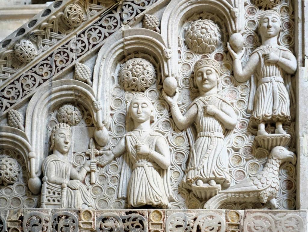 Bitonto: Kathedrale Ambo des Meisters Nicolaus - Relief am Kanzelaufgang [umstrittene Zuschreibung: Friedrich Barbarossa, Heinrich VI. Friedrich II., Konrad IV.] (2026)