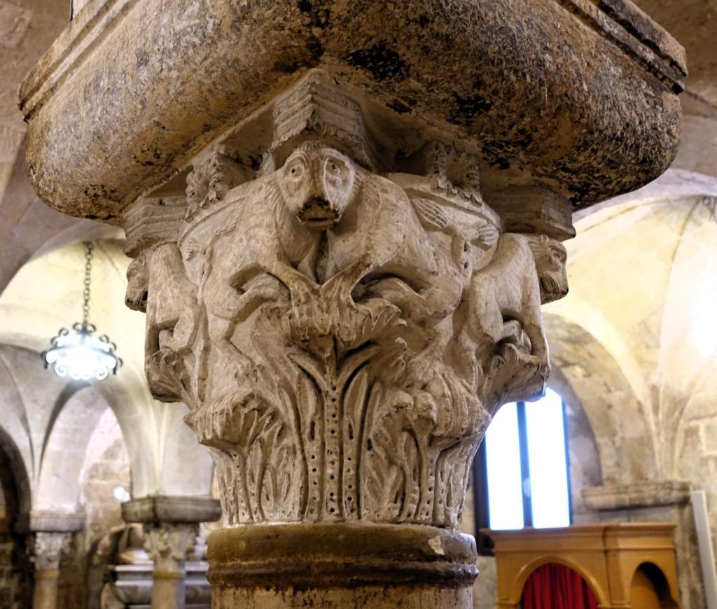 Bitonto: Kathedrale Krypta Kapitell (2026)