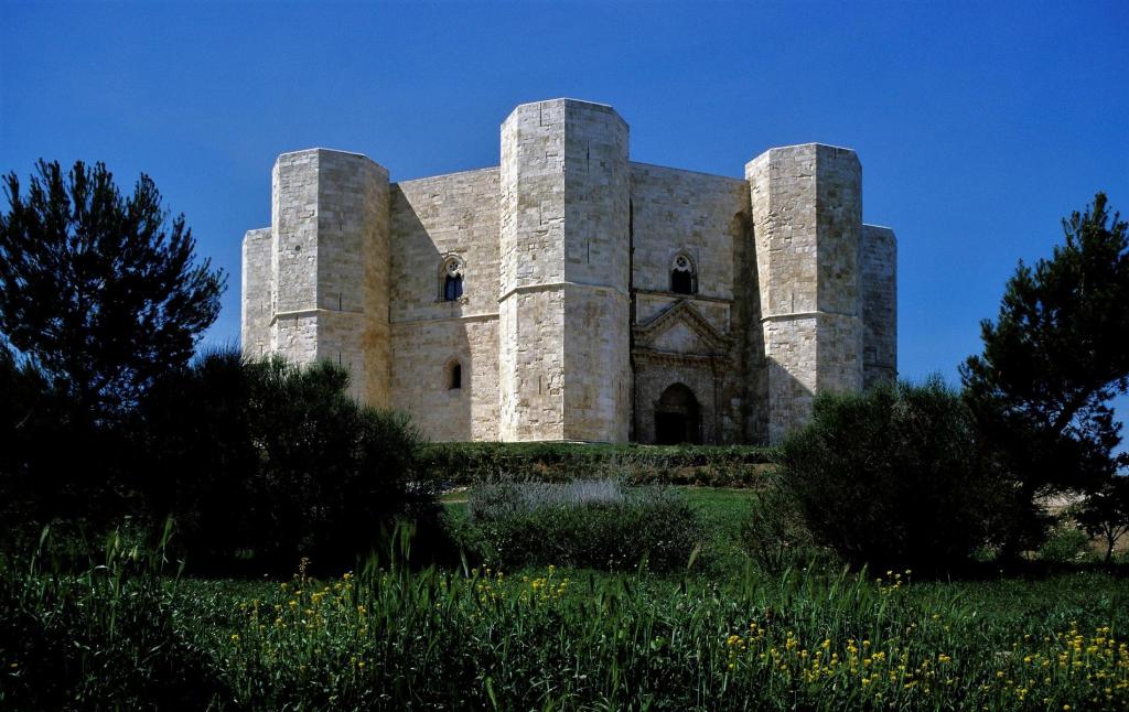 Castel del Monte (2001)