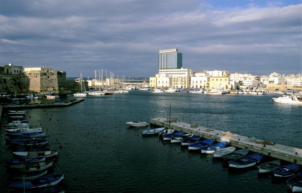 Gallipoli: Blick zur Brücke von der Insel [mit Kastell] zum Festland (2001)