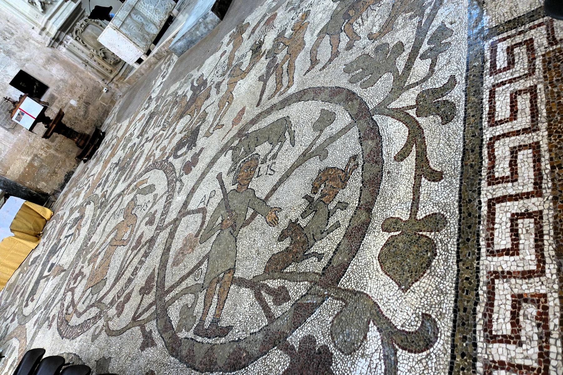 Otranto: Kathedrale Mosaikfußboden [Monatsmedaillons] (2026)