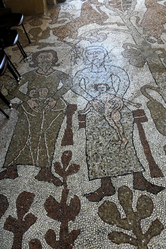 Otranto: Kathedrale Mosaikfußboden Querschiff links [Abraham + Isaak] (2026)
