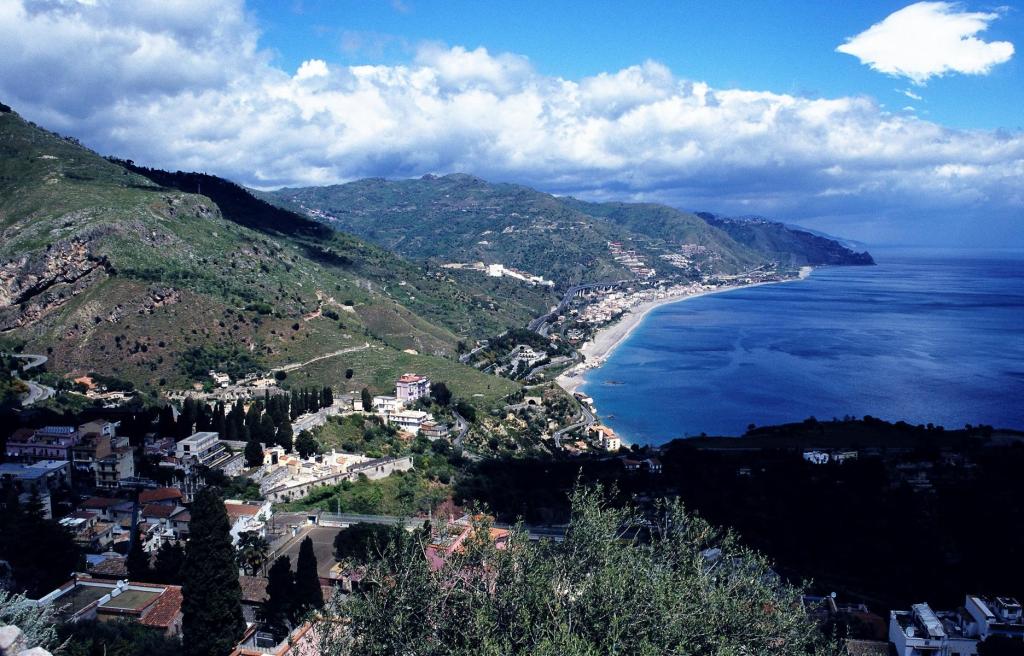 Taormina: Blick vom griechischen Theater nach Norden (1999)