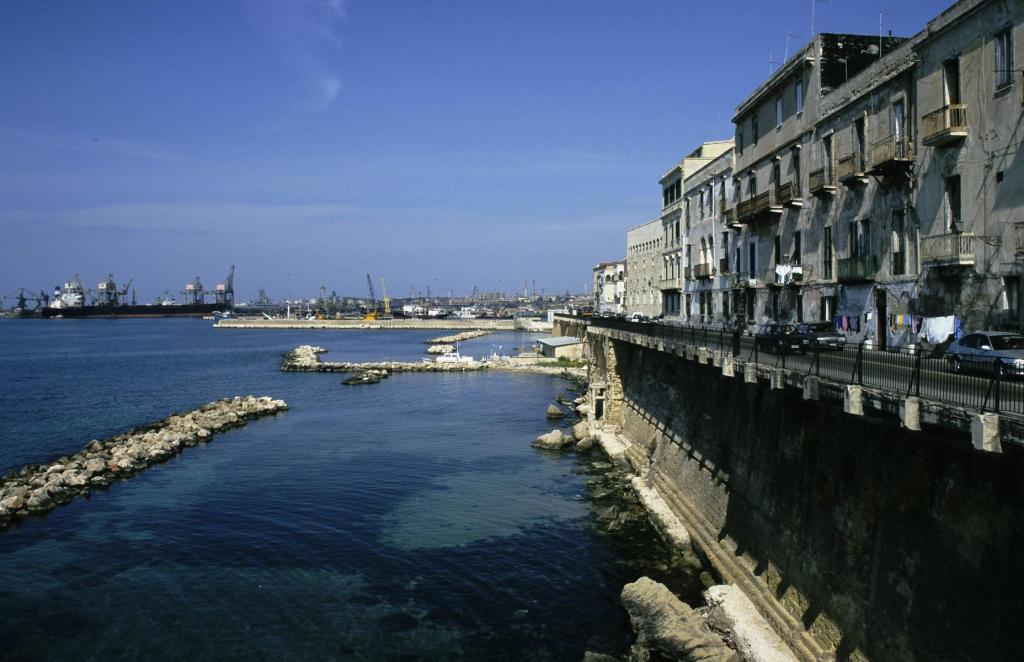 Tarent am Mare Grande - Blick zum Hafen (2001)